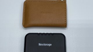 レザーポーチに入った小さなポータブルSSD「NX-P2SEシリーズ」